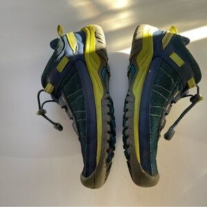 VGUC Keen Trail Shoes - Big Kid Sz 4